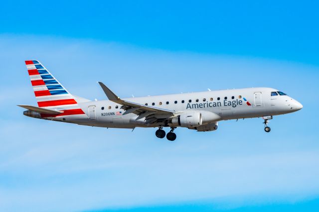 Embraer 175 (N206NN) - American Eagle Embraer 175 landing at DFW on 12/25/22. Taken with a Canon R7 and Tamron 70-200 G2 lens.