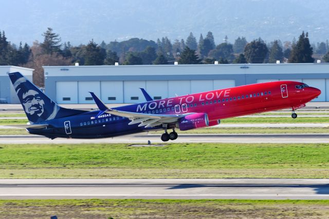 Boeing 737-700 (N493AS) - Departing San Jose with destination Portland