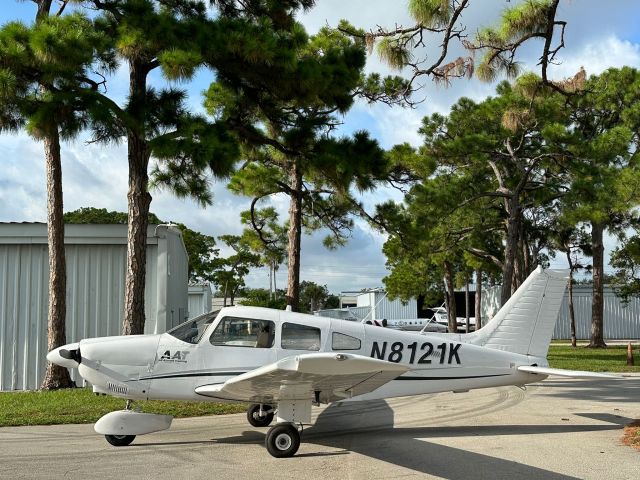 Piper Cherokee (N8121K)