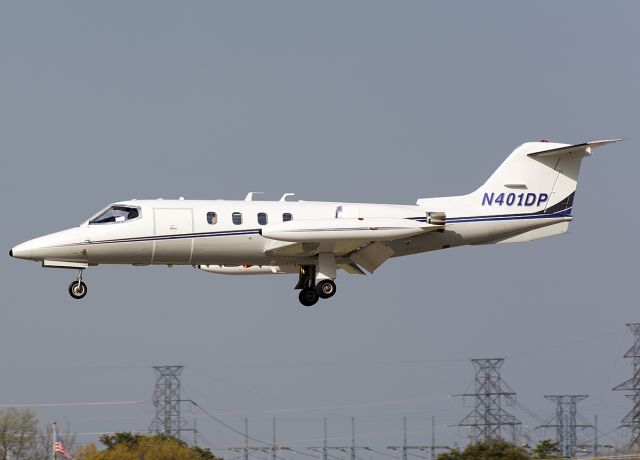 Learjet 25 (N401DP)