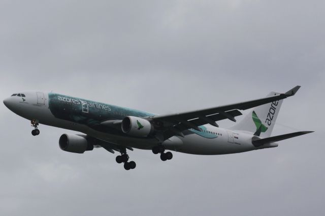 Airbus A330-200 (CS-TRY)