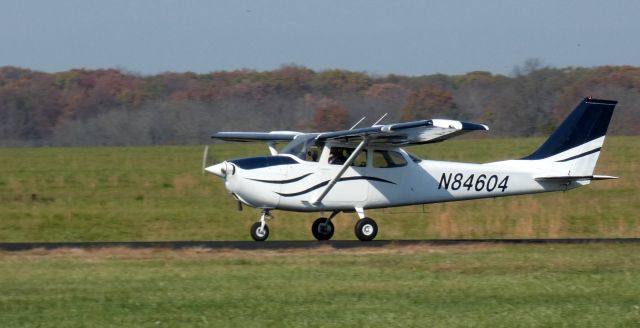 Cessna Skyhawk (N84604) - Heading for a departure is this 1969 Cessna 172K Skyhawk in the Autumn of 2023.