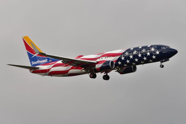 Boeing 737-800 (N500WR) - 04-08-22 Runway 32