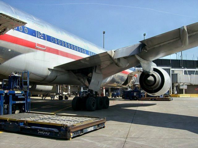 Boeing 777-200 (N788AN) - Ready to load on L8 at ORD. 2007