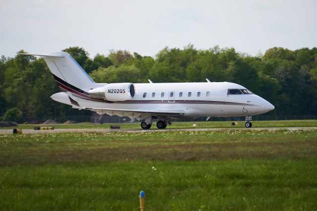 Canadair Challenger (N202QS) - Take roll on runway 8