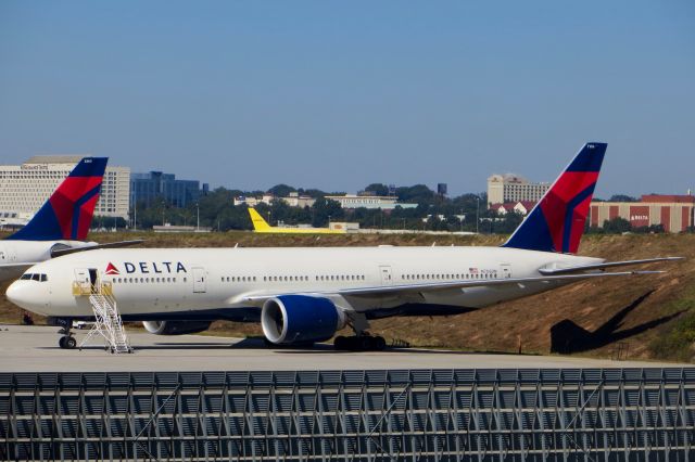 BOEING 777-200LR (N706DN) - Delta Airlines 777-200 10/11/13