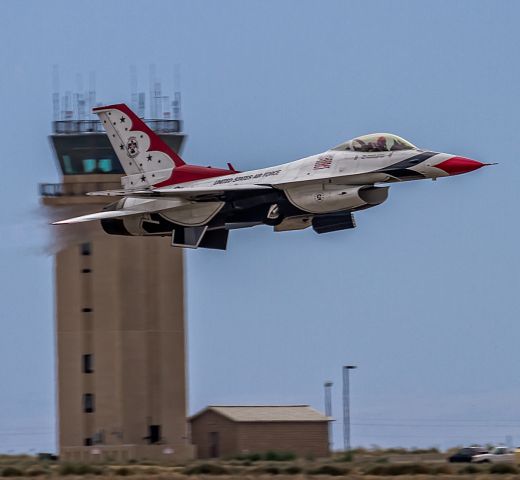 Lockheed F-16 Fighting Falcon —