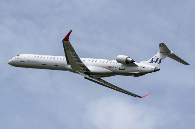 Bombardier CRJ-1000 (EC-MJQ) - SAS540 departing to Copenhagen