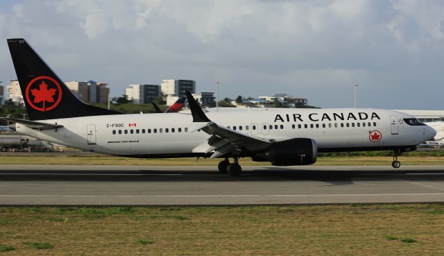 Boeing 737 MAX 8 (C-FSOC)