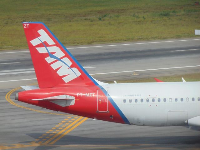 PT-MZT — - LATAM Airlines Brasil (TAM)br /Airbus A320-200br /PT-MZT  cn 1486br /Aeroporto de Congonhas Sp (SBSP / CGH)br /Date: February 13, 2017br /Photo: Marcos Pereirabr /Comments: Deliverd jun/2001br /Instagram: @map1982  @map_spotter  @aeroportodepousoalegre