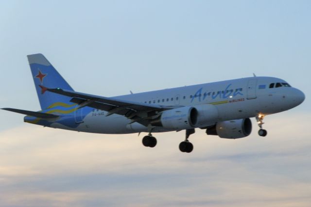 Airbus A319 (P4-AAE)