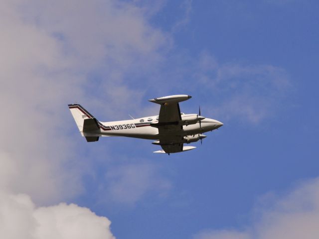 Cessna 340 (N3936G) - Cessna 340 N3936G flying over Seattle