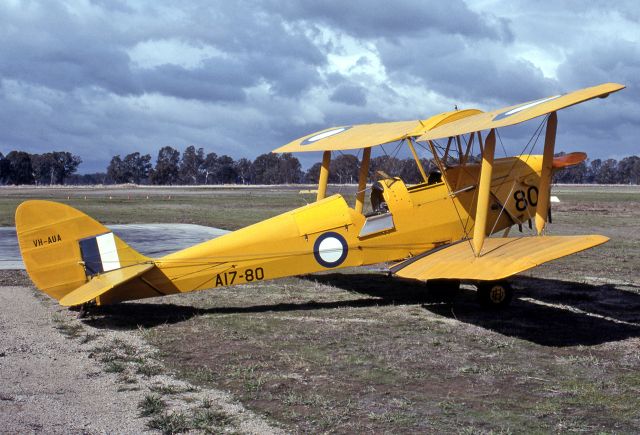 OGMA Tiger Moth (VH-AUA) - DE HAVILLAND DH-82A TIGER MOTH - REG VH-AUA (CN 77) - WANGARATTA AIRPORT VIC. AUSTRALIA - YWGT 17/5/1998