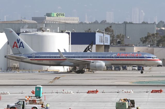 Boeing 757-200 (N680AN)