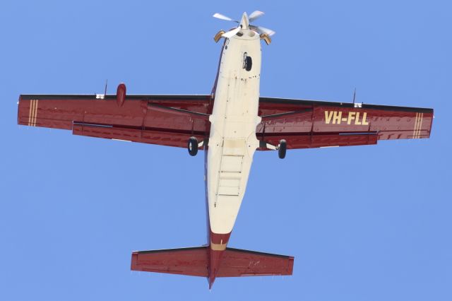 Cessna Caravan (VH-FLL) - Cessna Caravan, approaching runway 01, YBTL.