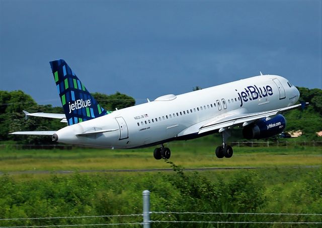 Airbus A320 (N621JB)