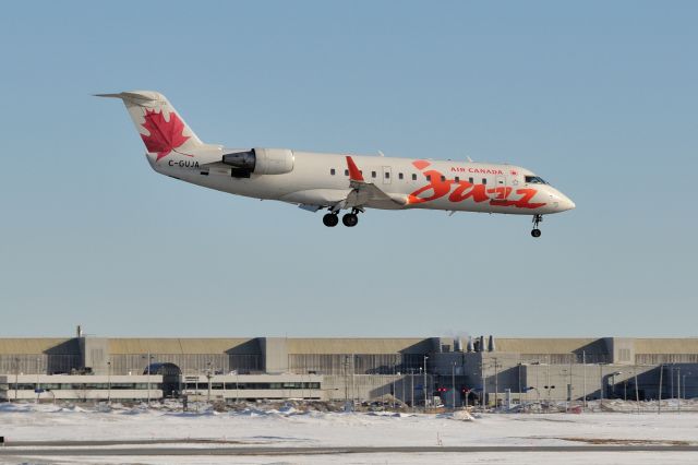 Canadair Regional Jet CRJ-200 (C-GUJA)