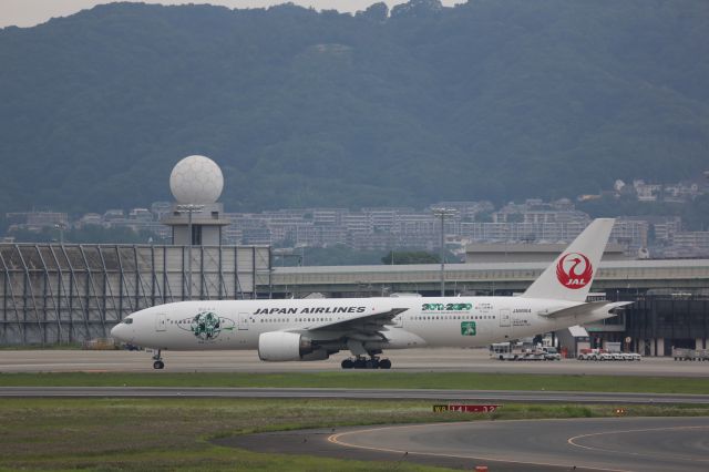 Boeing 777-200 (JA8984)