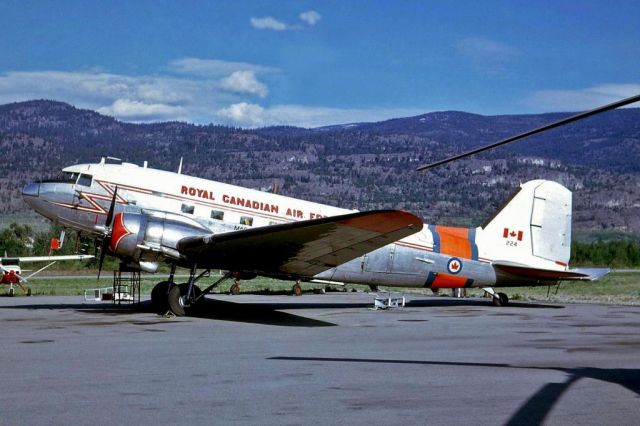 Douglas DC-3 (0224) - scanned from postcard