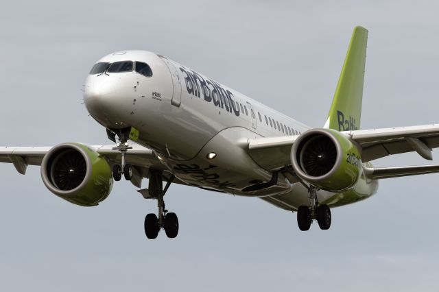 OSKBES-MAI Kityonok (YL-ABC) - 4th August, 2024: Flight BT 9464 from Dusseldorf, Germany on short finals to runway 27L at London Heathrow, 