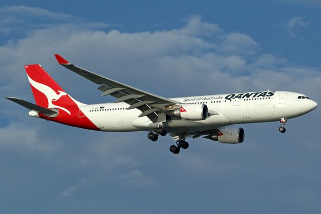 Airbus A330-200 (VH-EBP)