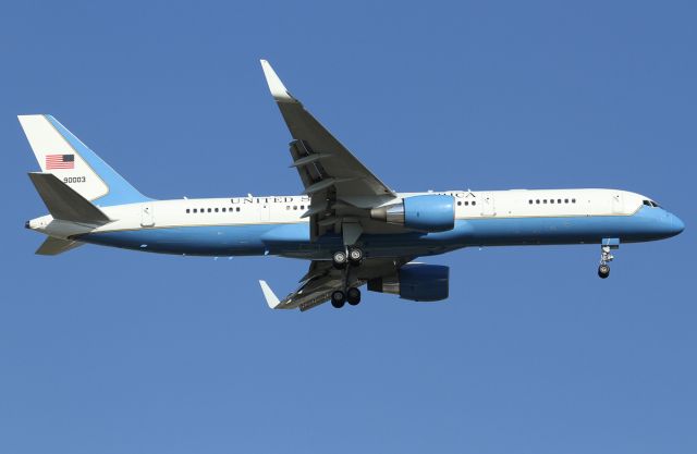 Boeing 757-200 (99-0003)