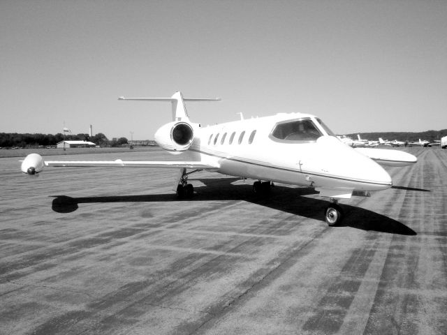 Learjet 35 (N238PR)