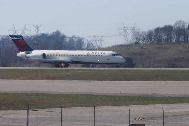 McDonnell Douglas MD-90 (N297AT)