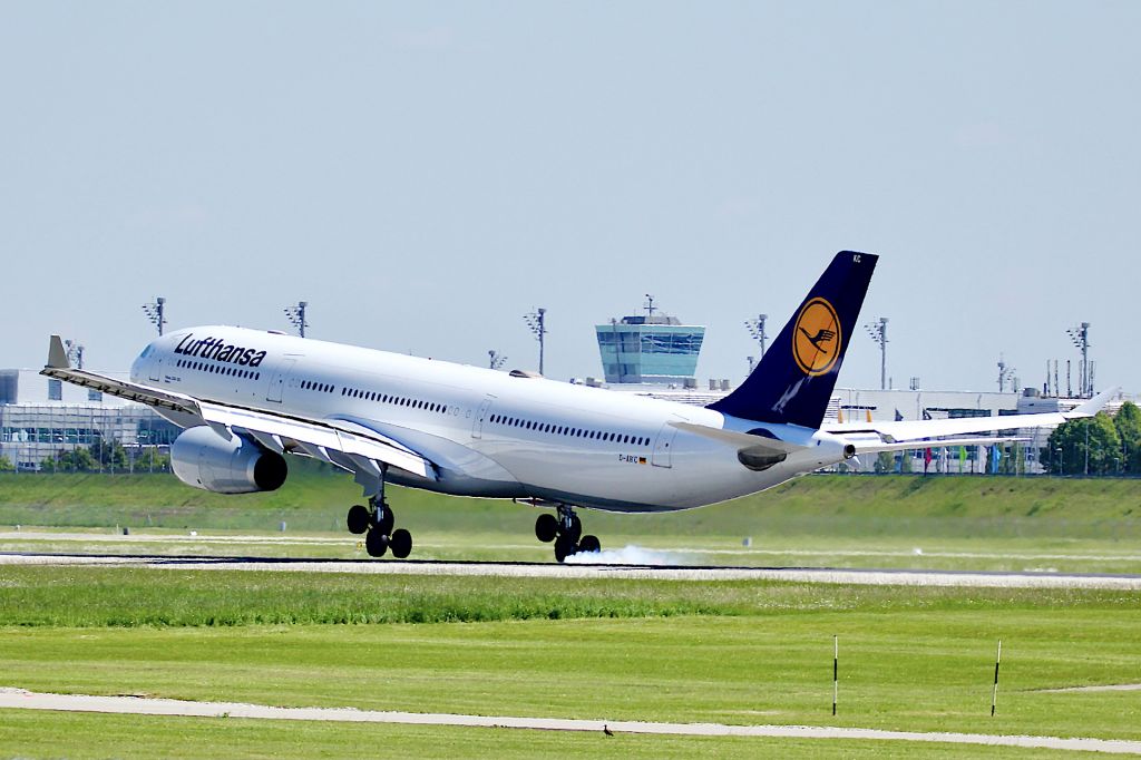 Airbus A330-300 (D-AIKC)