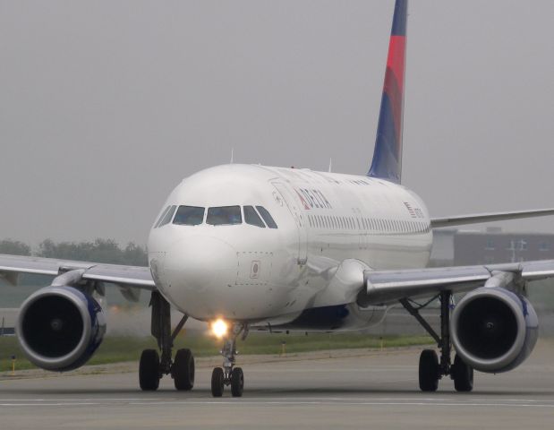 Airbus A320 (N317US)