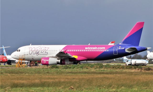 Airbus A320 (HA-LWF) - wizz air a320-232 ha-lwf at shannon 12/3/21.