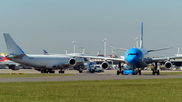 Airbus A340-300 (LV-CSF)