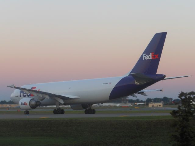 Airbus A300F4-600 (N608FE)