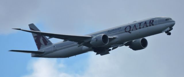 BOEING 777-300ER (A7-BEN) - Minutes before landing, summer 2019.