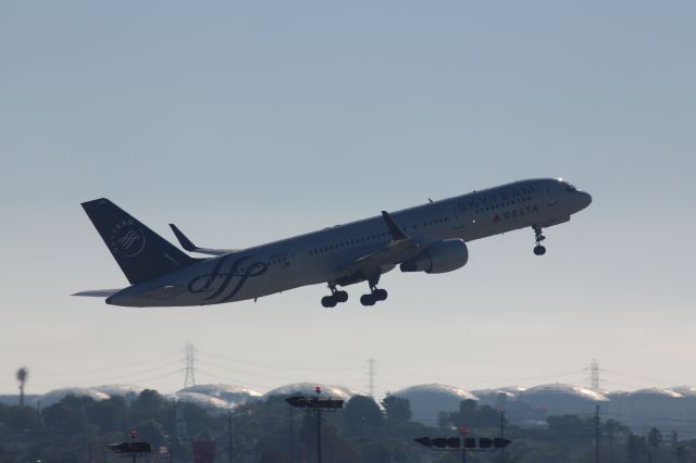 Boeing 757-200 (N722TW)