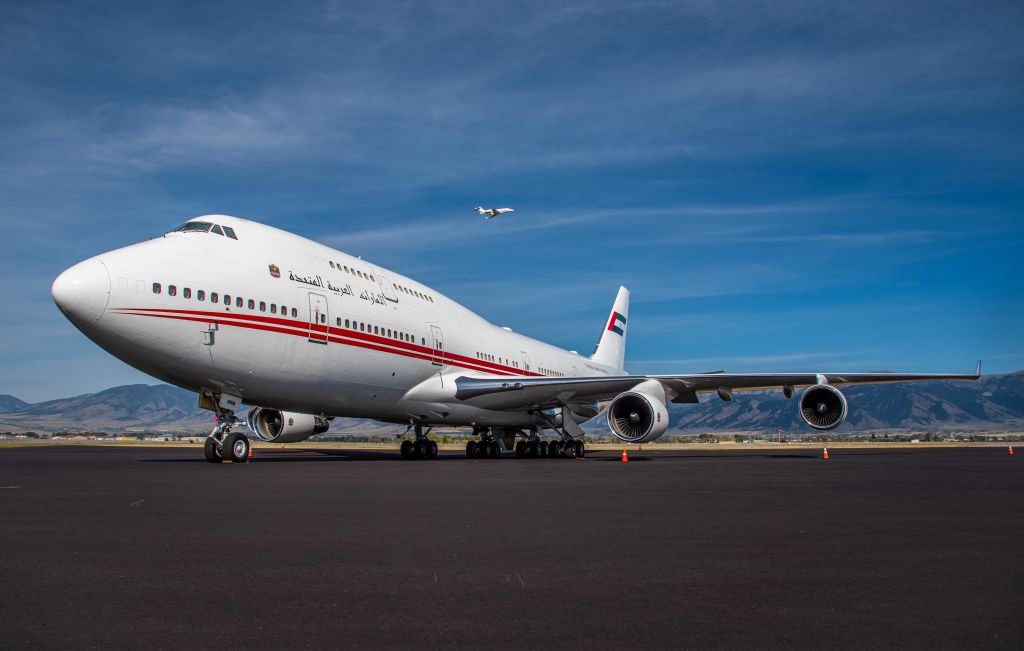 Boeing 747-400 (A6-HRM)