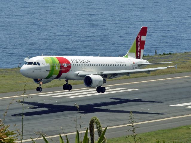 Airbus A320 (CS-TNS) - Nice landing