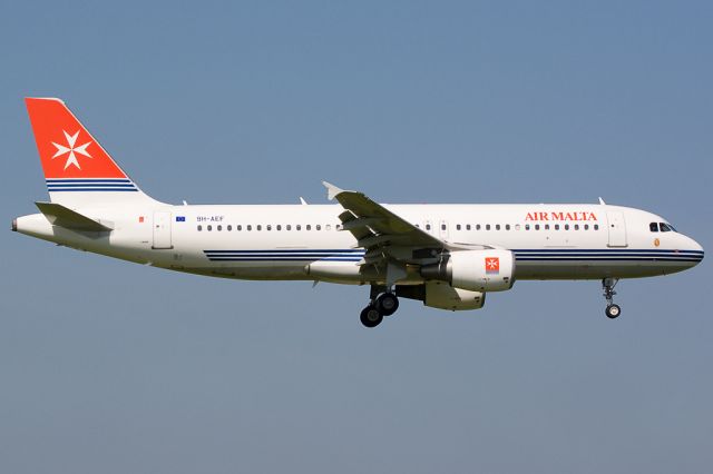 Airbus A320 (9H-AEF)