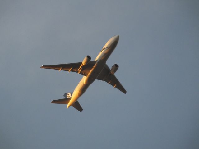 Boeing 777-200 (ZK-OKF) - NZ118 prior to turn to commence final approach to Auckland Airport.