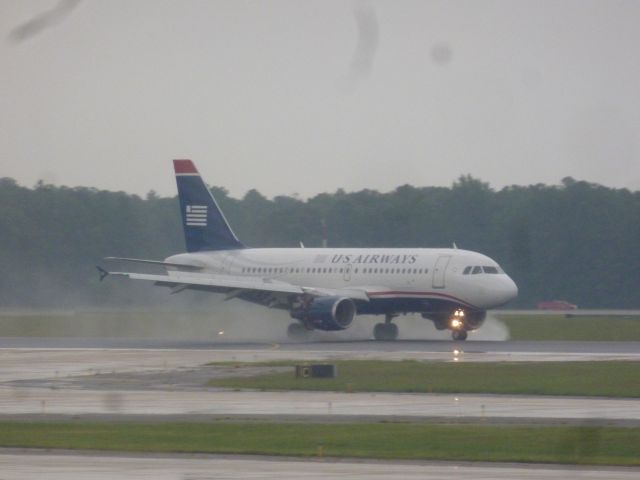 Airbus A319 (N760US)