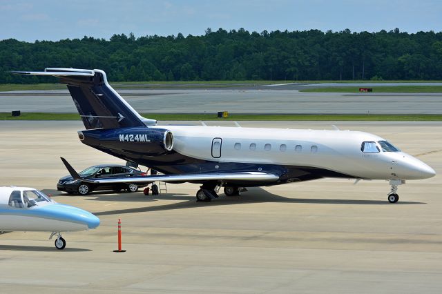 Embraer Legacy 550 (N424ML)