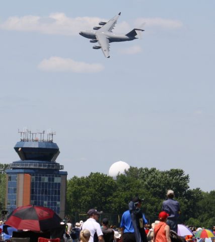 Boeing Globemaster III — - Canadian Forces C-117 circling over CFB Trenton