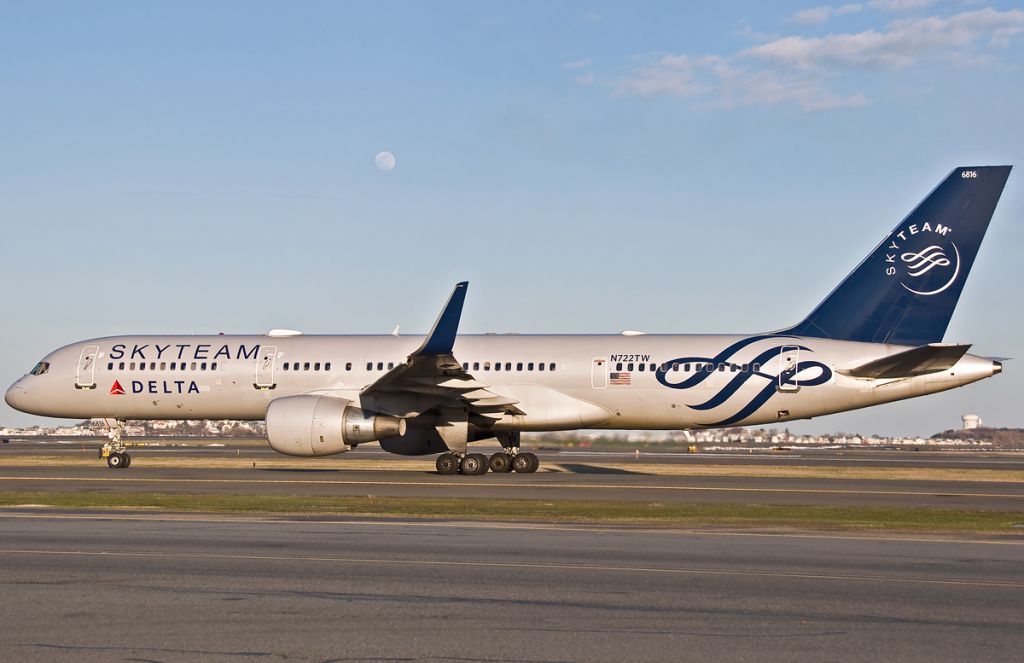 Boeing 757-200 (N722TW) - SkyTeam special livery - Moonrise 