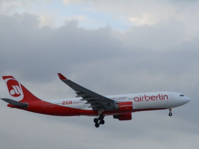 Airbus A330-200 (D-ALPI)