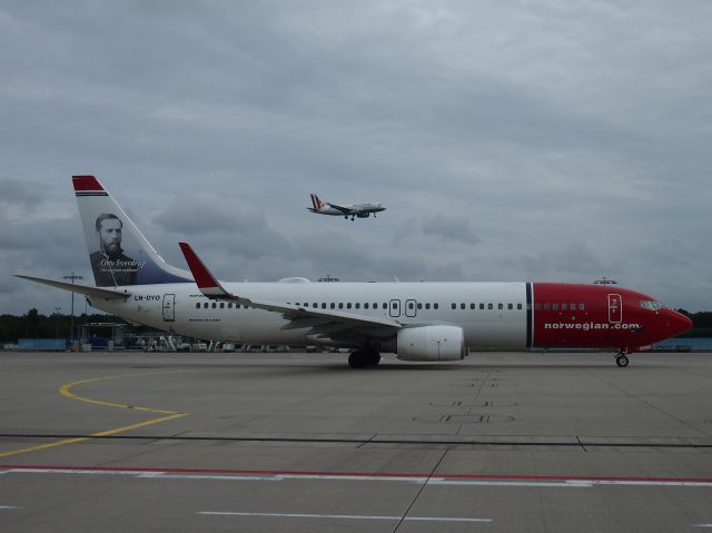 Boeing 737-800 (LN-DYO)