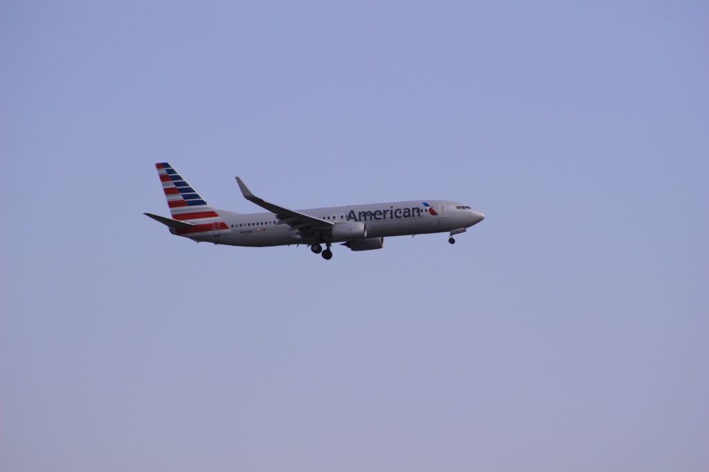Boeing 737-800 (N929NN)