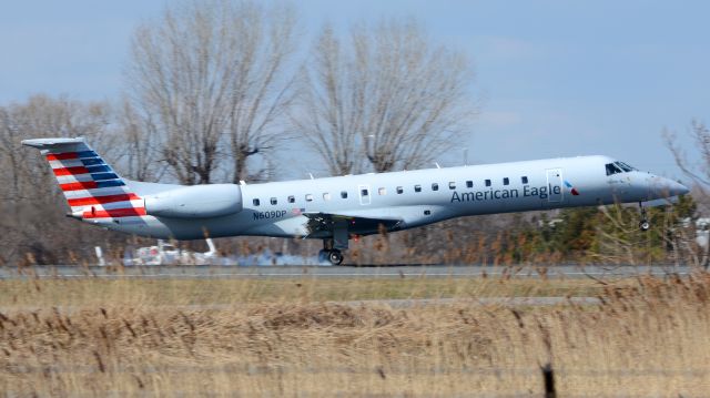 Embraer ERJ-145 (N609DP) - Landing on 9L with tire smoke and a beacon light