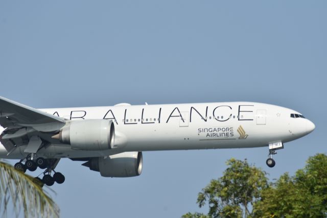 Boeing 777-200 (9V-SWJ) - Arrival, Singapore Airlines, RWY 20R, Changi, Singapore. 8 Sep 2019