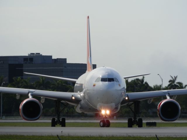 Airbus A330-200 (N332QT)