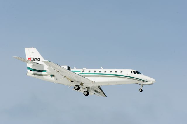 Cessna Citation Sovereign (M-IMOR) - approach rnwy08